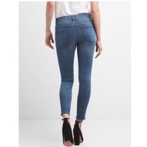 Gap 1969 True Skinny Stone Light Indigo Jeans